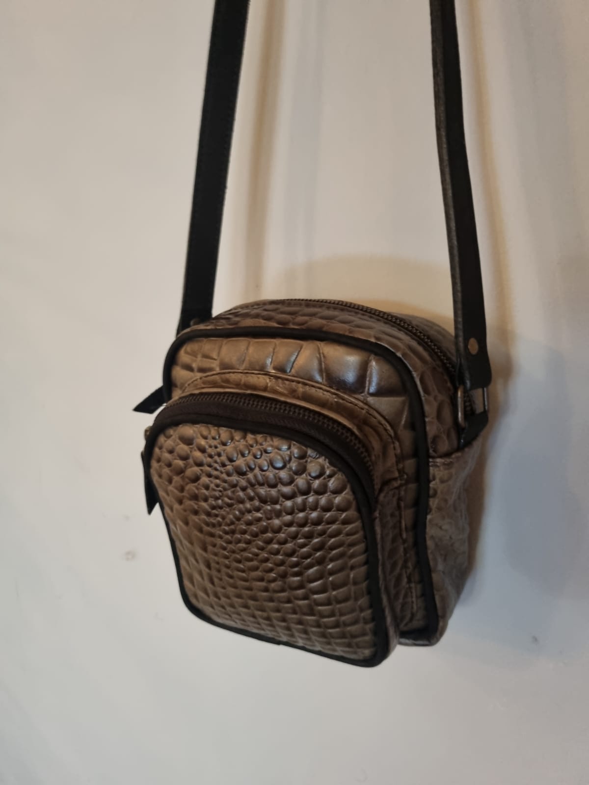 BOLSA TIRACOLO PEQUENA 2 BOLSOS COURO CROCO VERDE MILITAR