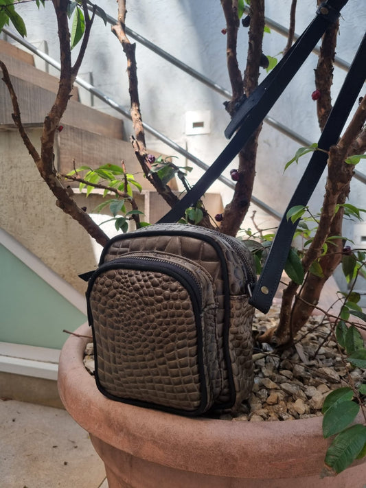 BOLSA TIRACOLO PEQUENA 2 BOLSOS COURO CROCO VERDE MILITAR